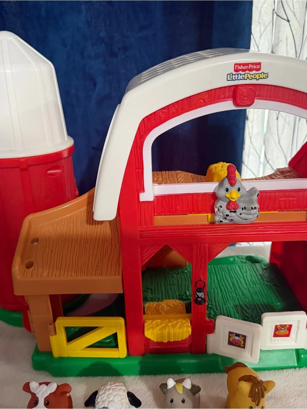 2005 Fisher-Price Little People Animal Sounds Farm red barn playset.